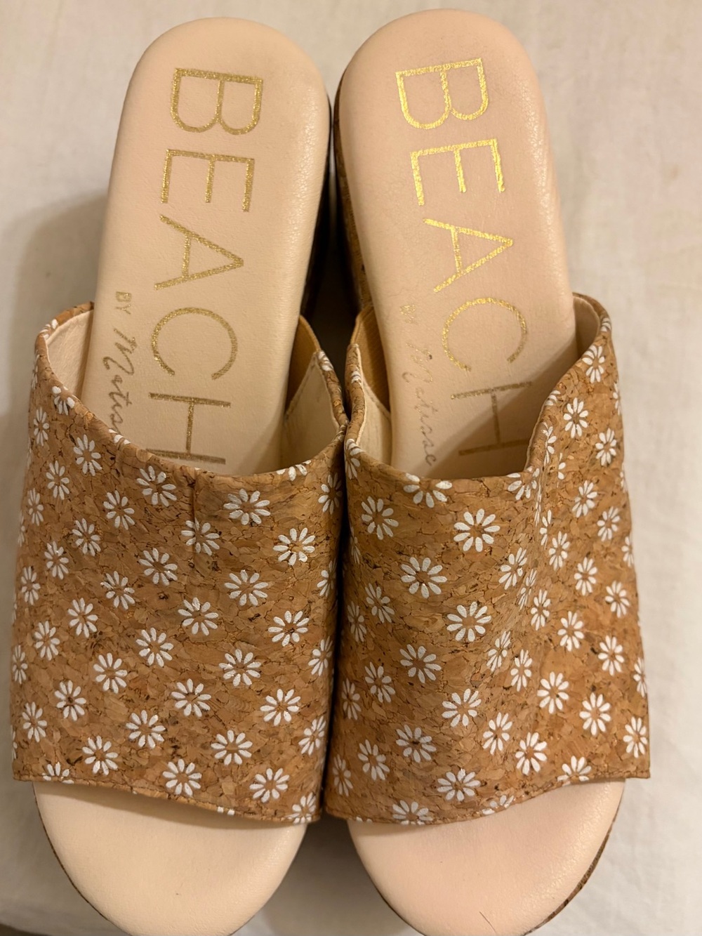 Matisse Brown Slide Sandals with White Daisy Pattern